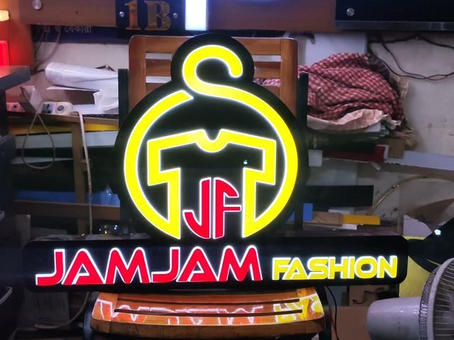 শপ ও ফ্যাশন আউটলেট signage