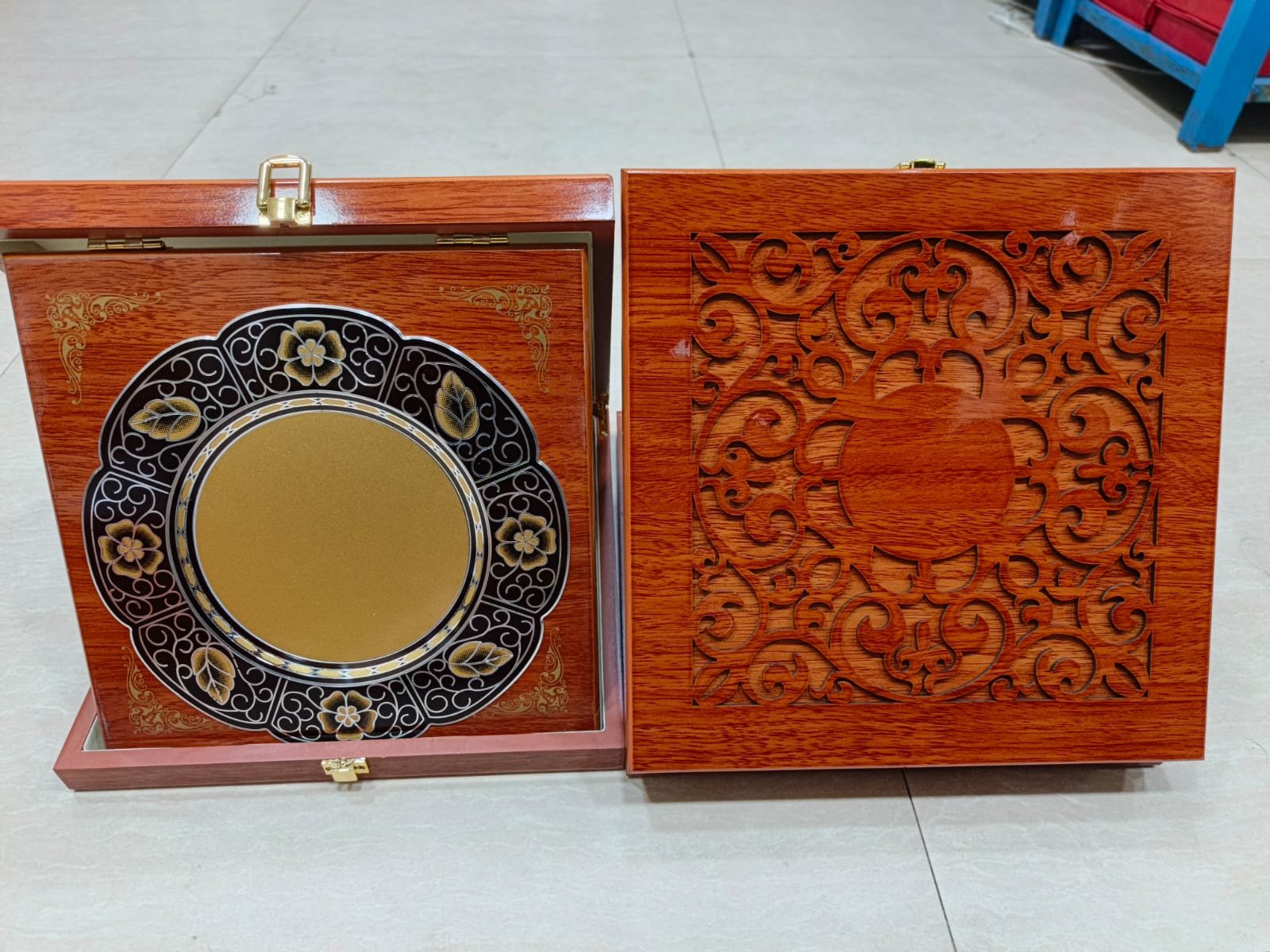 Box crest